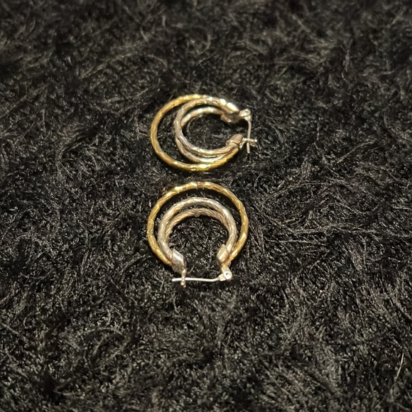 Gold & silver three dimensional hoops. 1 inch in circumference. Good condition. - Picture 2 of 3